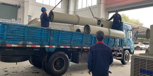 廠家關于噴淋塔的優點都在這兒！耀先環境技術員給力！